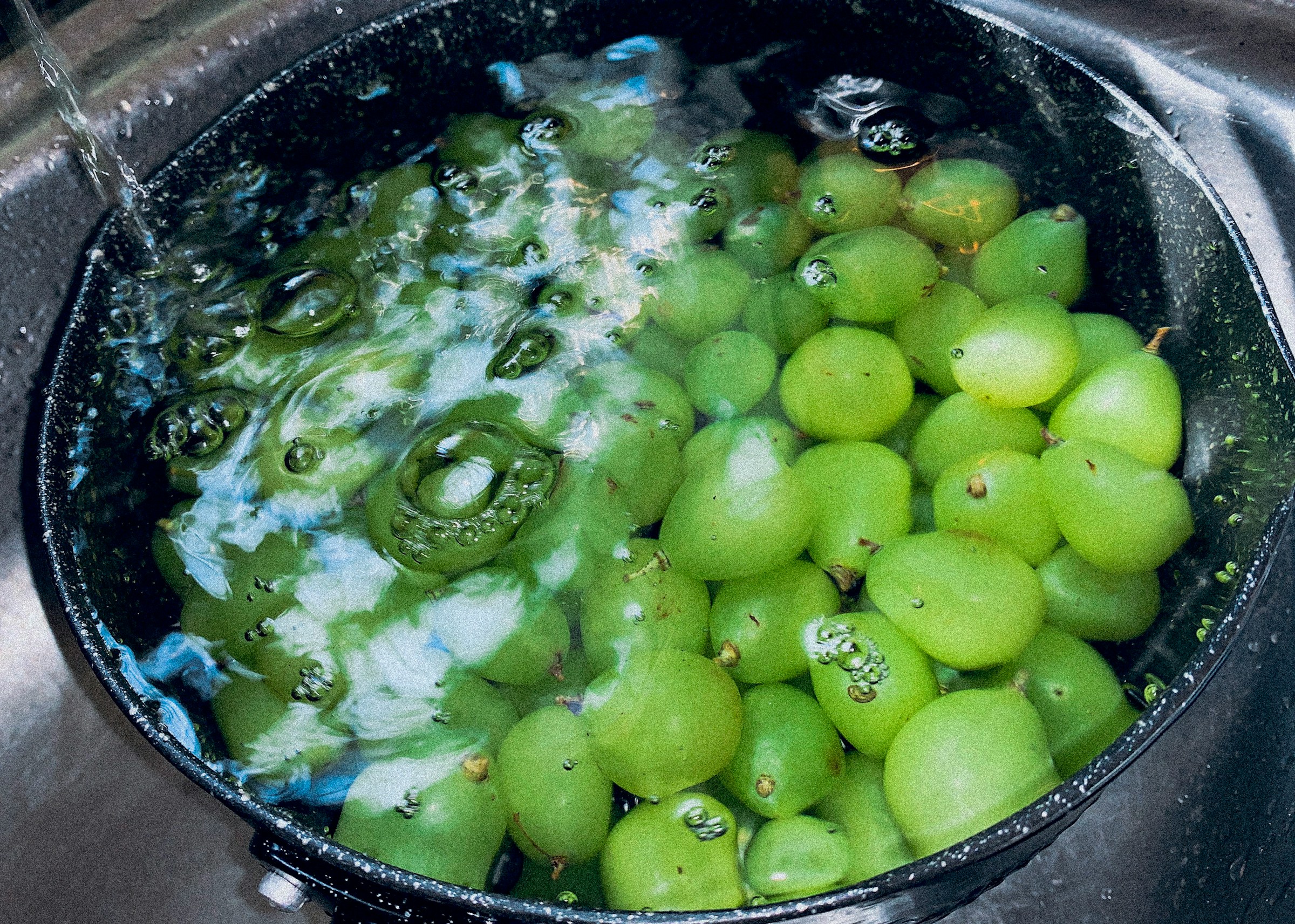 How to Wash Grapes